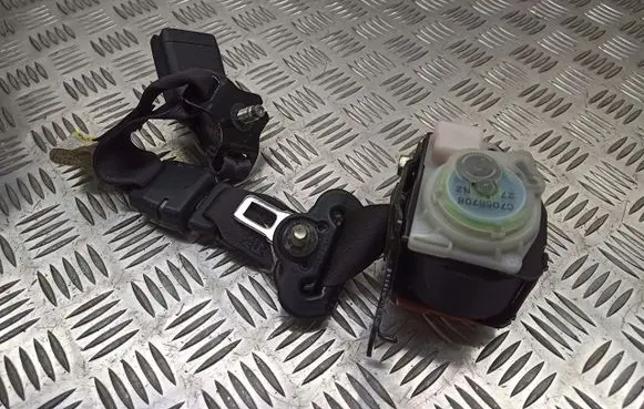 Subaru Impreza III Middle seatbelt (rear) 