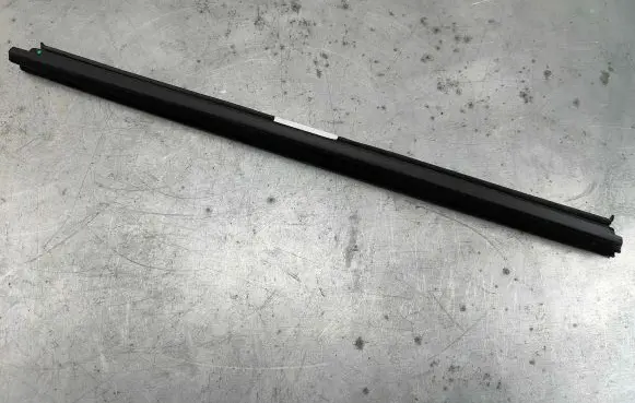 Volvo XC60 Rear door windshield rail 31424368