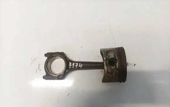 Opel Zafira A Piston with connecting rod 24772a
