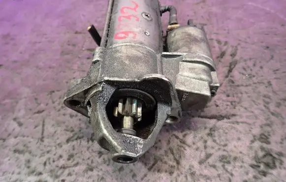 Volkswagen PASSAT B5.5 Starter motor 068911024e