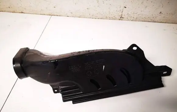 Tesla Model Y Cabin air duct channel 111159300c1