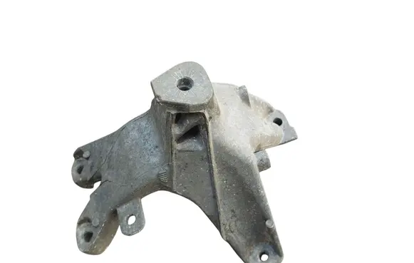Engine mounting bracket