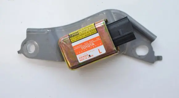 Lexus RX 450H Airbag deployment crash/impact sensor