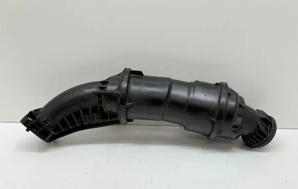 Volvo XC60 Intercooler pipe mounting bracket 31411738