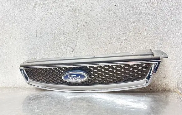 Ford Focus Front bumper upper radiator grill 4M518138B 4M518200C 4M518200DD