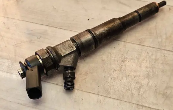 BMW 1 E81 E87 Fuel injector 0445110216
