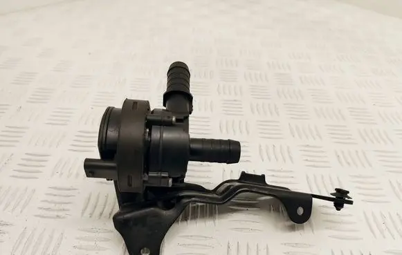 Ford Focus Water pump JX6118D473PA