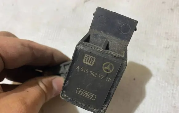 Mercedes-Benz C W203 Headlight/headlamp level sensor a0105427717 0105427717