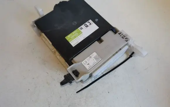 Toyota Yaris Fuse module 892210D110