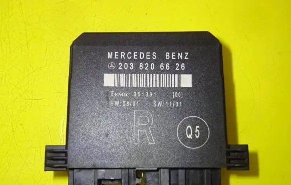 Mercedes-Benz C W203 Door control unit/module 2038206626