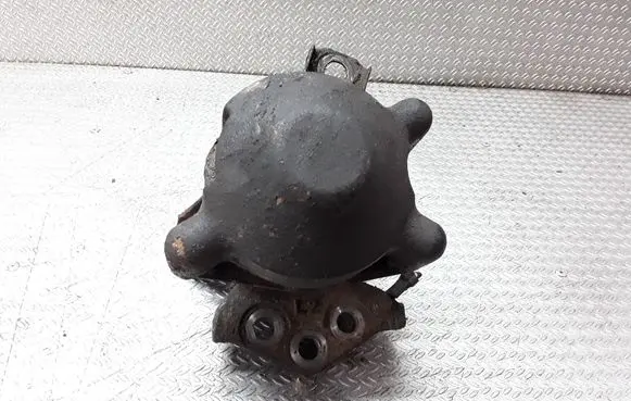 Mitsubishi Grandis Engine mount bracket