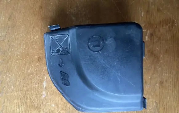 Peugeot 308 Fuse box cover 9658418180 5184 8434