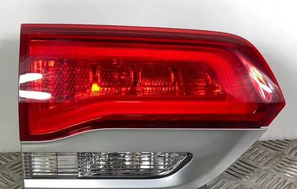 Jeep Grand Cherokee Tailgate rear/tail lights P68236137AF