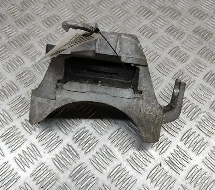 Chevrolet Cruze Engine mount bracket 13248480