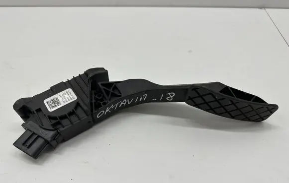 Skoda Octavia Mk3 (5E) Accelerator throttle pedal 5Q2723503D