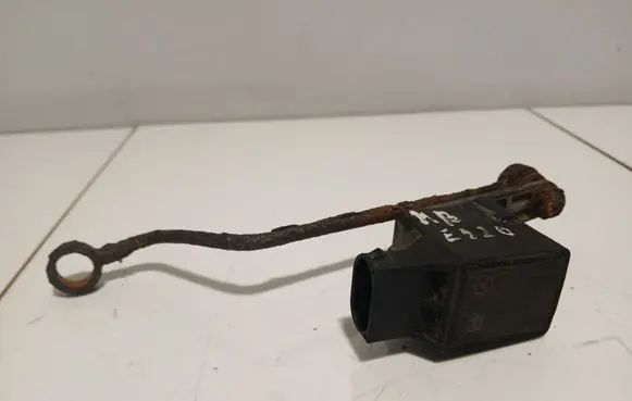 Mercedes-Benz E W211 Air suspension front height level sensor A0105427717