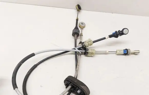 Opel Insignia A Gear shift cable linkage 55583300