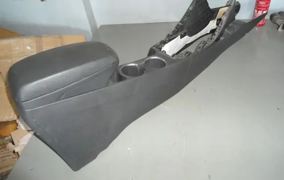 Hyundai Elantra Center console