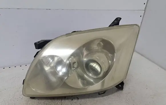 Toyota Avensis T250 Headlight/headlamp 
