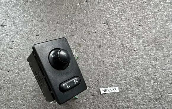 Nissan Patrol Y61 Wing mirror switch 255700M010