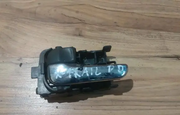 Nissan X-Trail T30 Front door interior handle