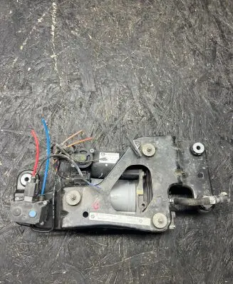 BMW X5M E70 Air suspension compressor/pump 6789938