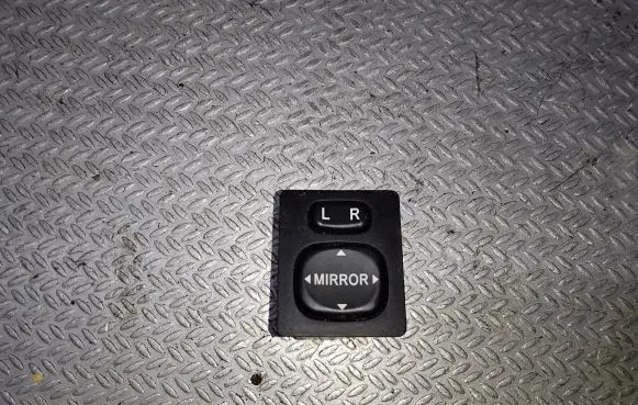 Toyota Avensis Verso Wing mirror switch 769746A