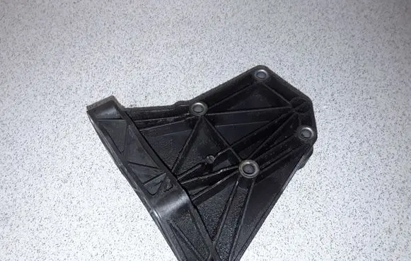 BMW 5 E60 E61 A/C compressor mount bracket 7792202