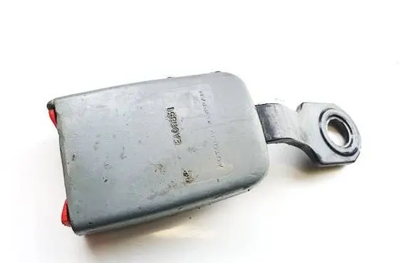 Middle seatbelt buckle (rear)