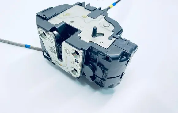 Nissan Note (E11) Rear door lock 825019U10D