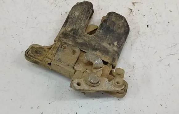 Volkswagen PASSAT B5 Tailgate/trunk/boot lock/catch/latch 3B5827505