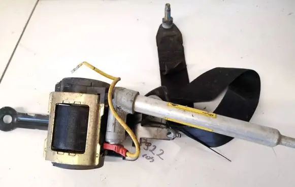 Nissan Primera Front seatbelt 868849f510