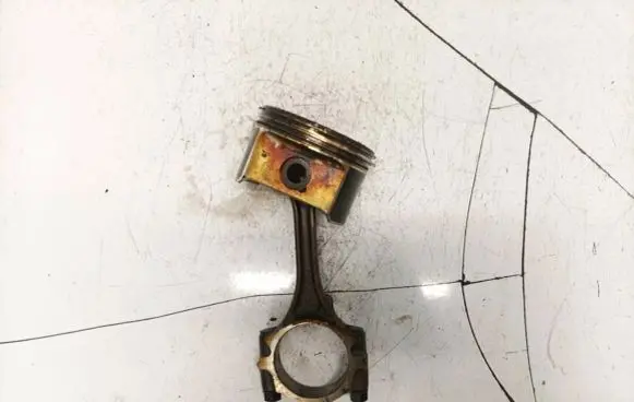 Chrysler 300M Piston with connecting rod 4792136