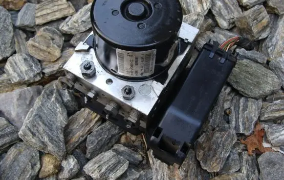 Ford Fiesta ABS Pump AV59-2C405-CC