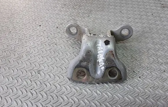 Hyundai Terracan Rear door upper hinge
