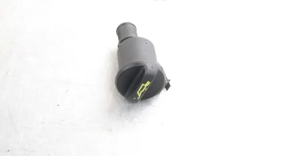 Peugeot 5008 Oil filler cap 9684359980
