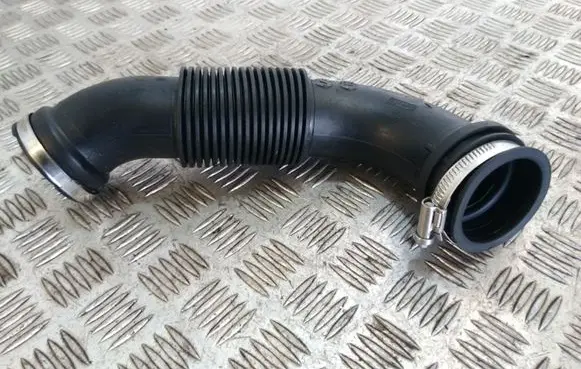 Coolant pipe/hose