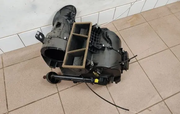 Peugeot 206+ Interior heater climate box assembly 9687336180 T8247002