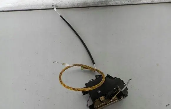 Audi A6 S6 C5 4B Rear door lock 