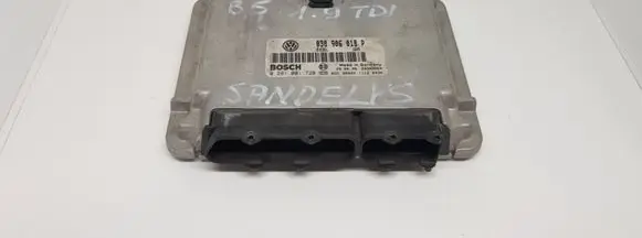 Volkswagen PASSAT B5 Engine control unit/module 038906018P 0281001720
