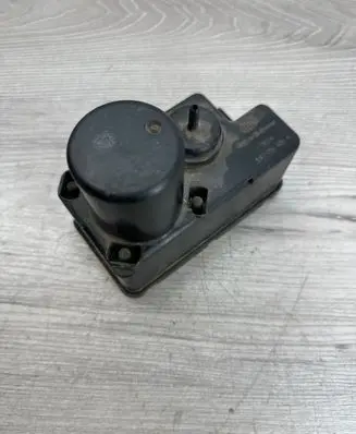 Seat Ibiza I (021A) Central locking vacuum pump 443862257B