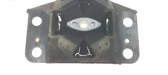 Ford Mondeo MK V Engine mount bracket DG93F2133AD DG93F2133
