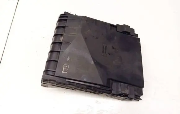 Volkswagen PASSAT B6 Fuse box cover 1K0937132F