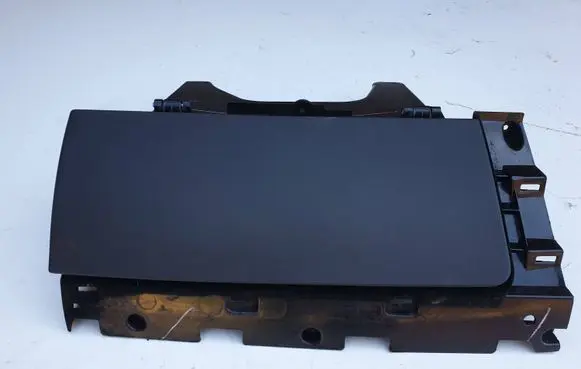 Tesla Model S Glove box 100947500C 12192013 370221301202