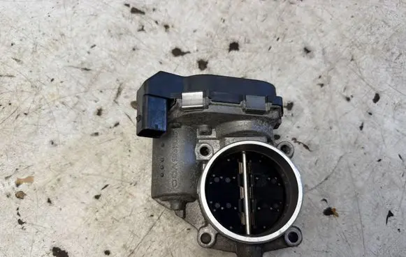 BMW 3 E90 E91 Throttle valve 7561066