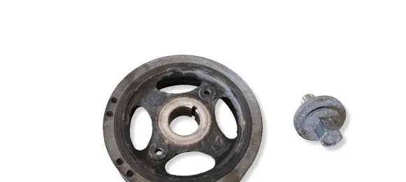 Toyota Avensis T270 Crankshaft pulley 134080R030
