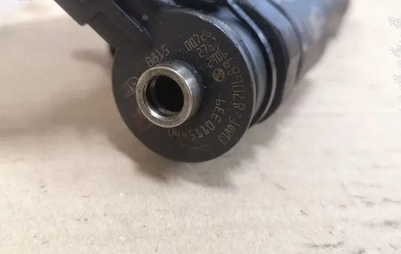 Peugeot 208 I Fuel injector 0445110339 870689