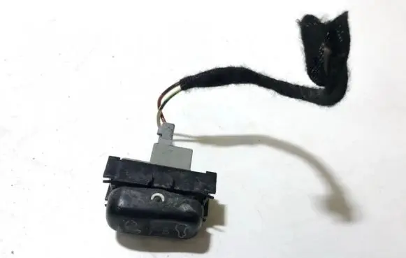 Mercedes-Benz E W210 Alarm switch 2108201710 501593