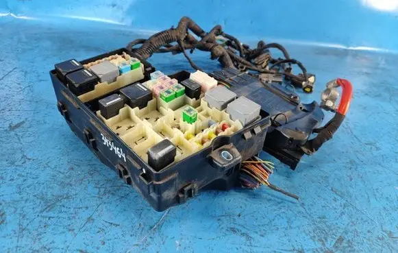 Ford Escape III Fuse 1AV6T14A142AB
