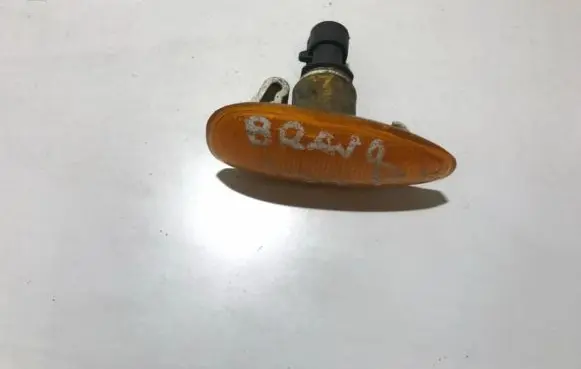 Front fender indicator light